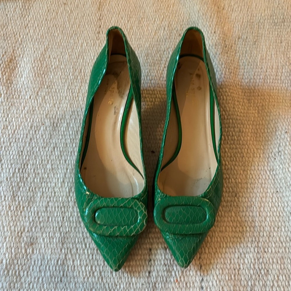 Adorable Kate Spade green kitten heels